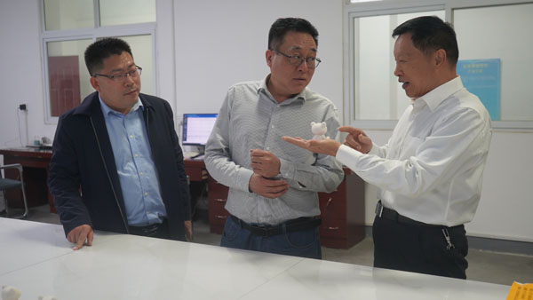 新乡市凤泉戋戋委常委 纪委书记 监委主任 付小彬 莅临部落先锋官网公司 新乡红色精神传习馆旅行学习